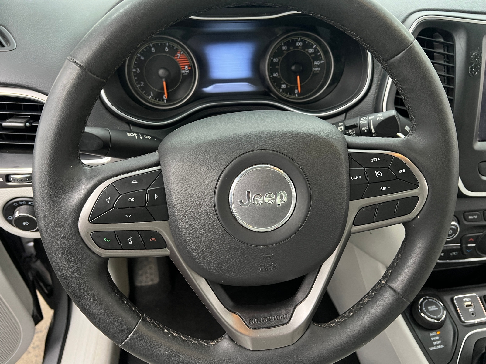 Thumbnail: 2022 Jeep Cherokee - 4