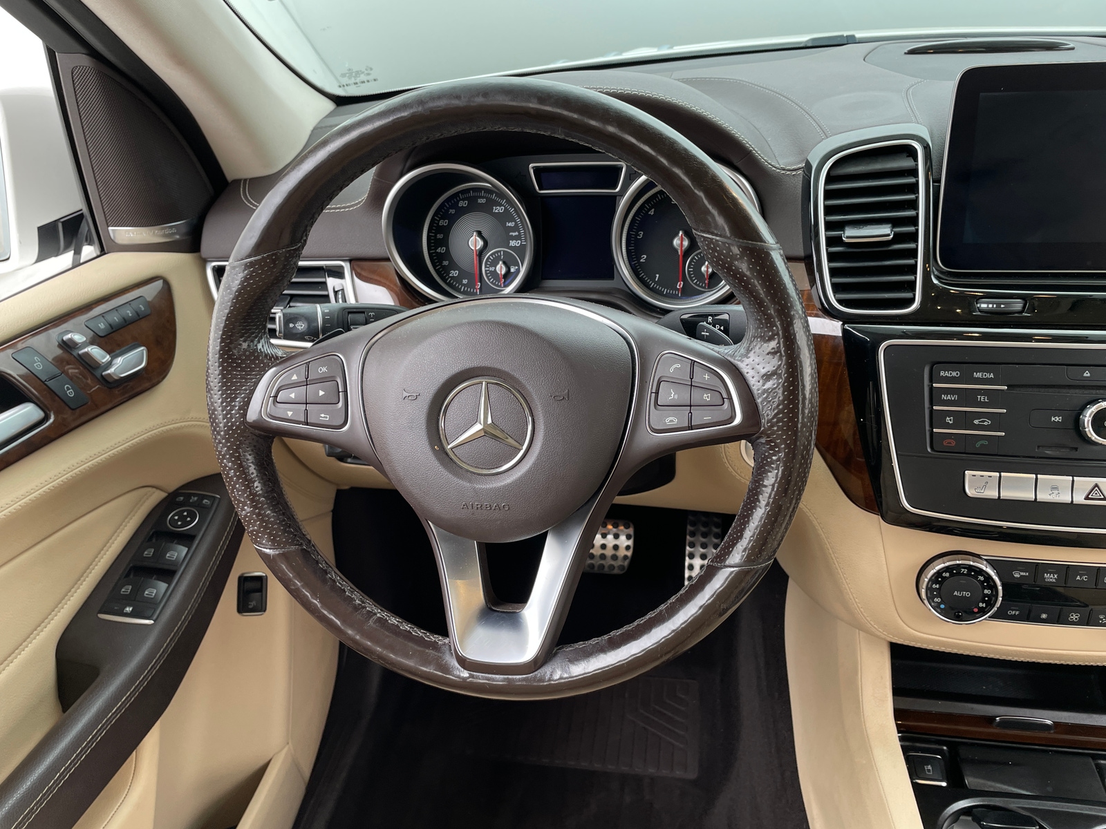 Thumbnail: 2017 Mercedes-Benz GLE - 4
