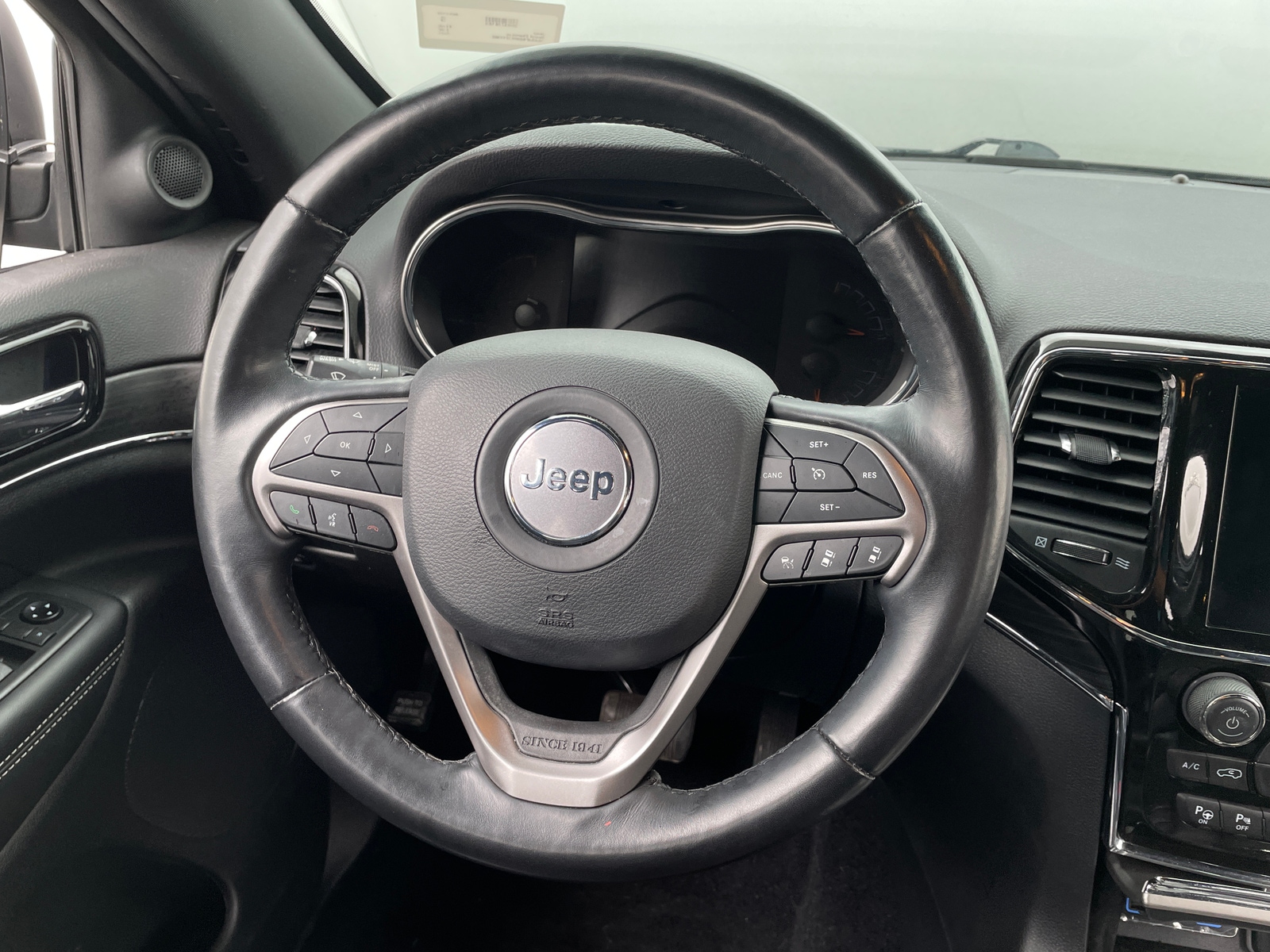 Thumbnail: 2021 Jeep Grand Cherokee - 4
