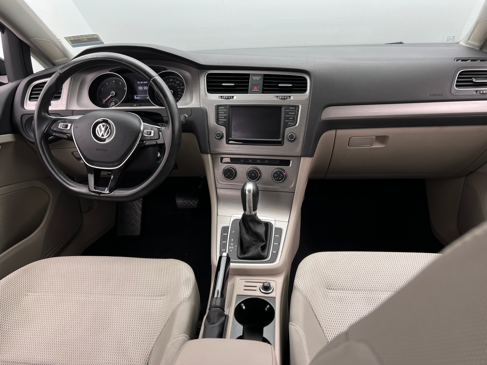 Thumbnail: 2017 Volkswagen e-Golf - 3