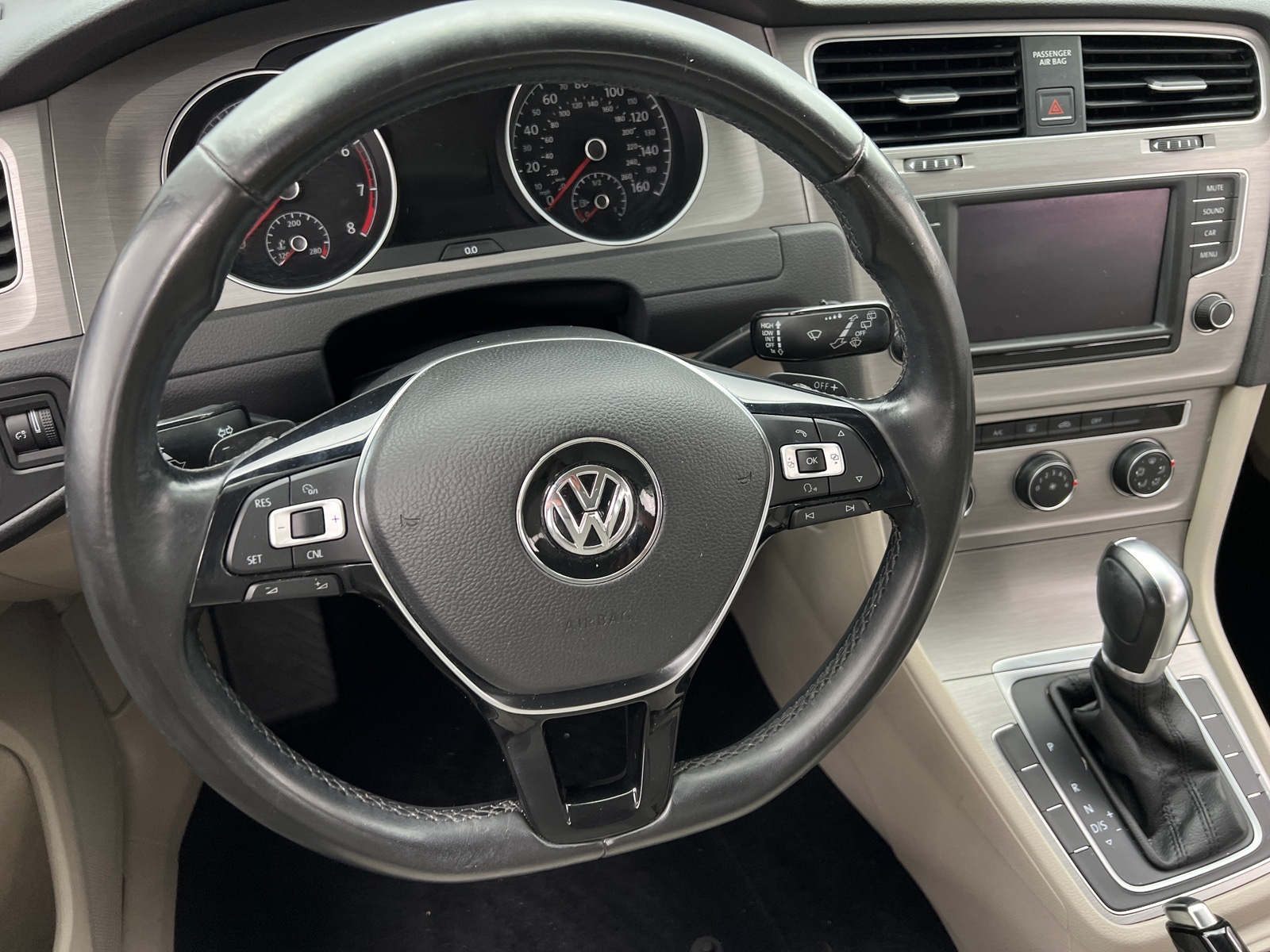 Thumbnail: 2017 Volkswagen e-Golf - 5