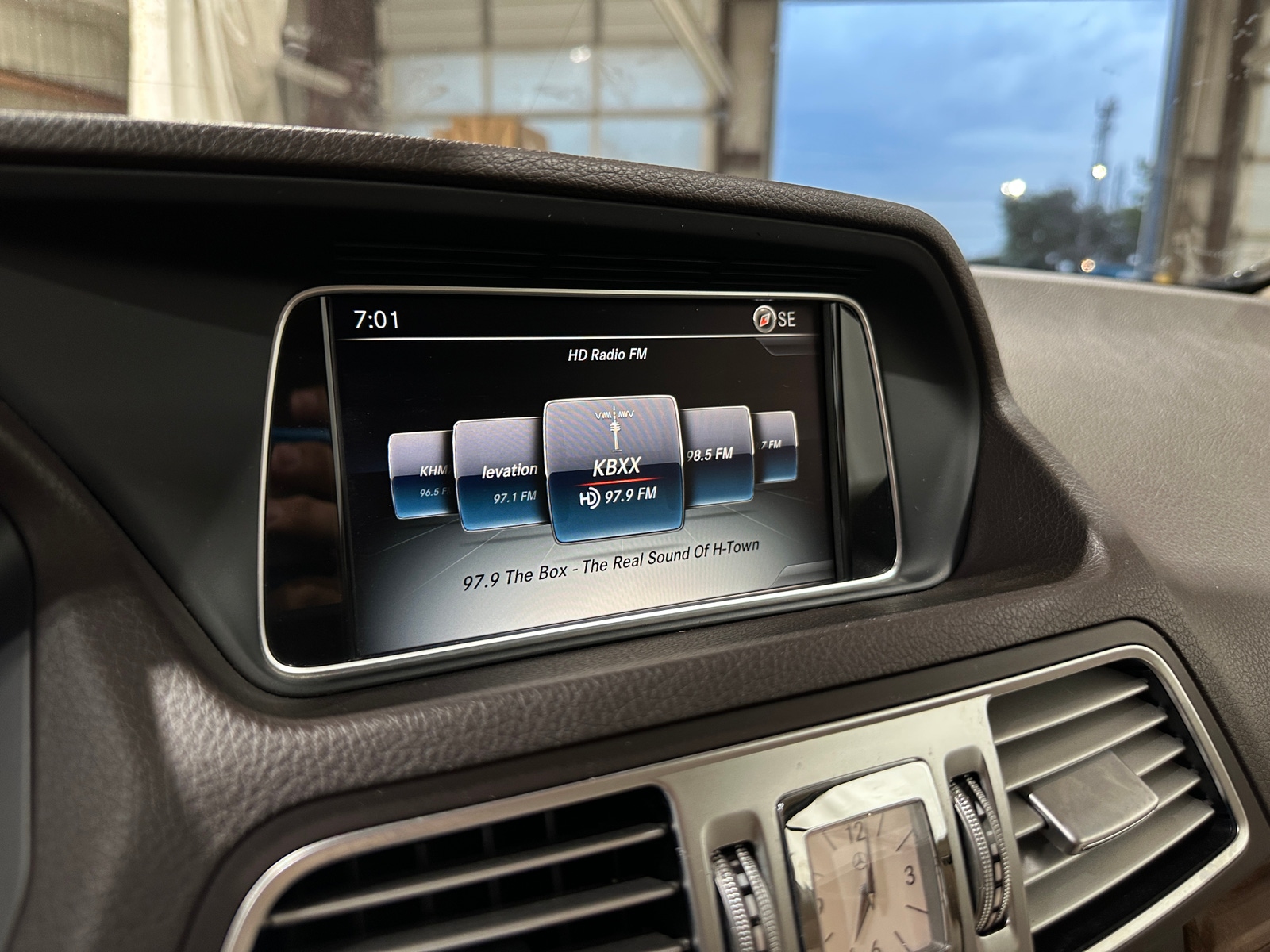 Thumbnail: 2016 Mercedes-Benz E-Class - 3
