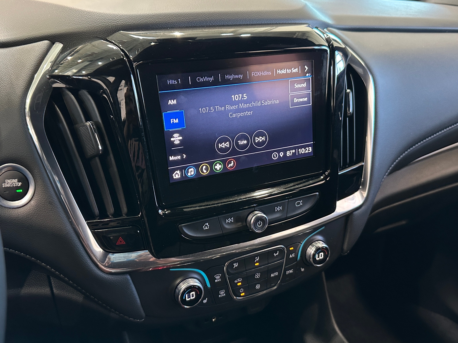 Thumbnail: 2023 Chevrolet Traverse - 3