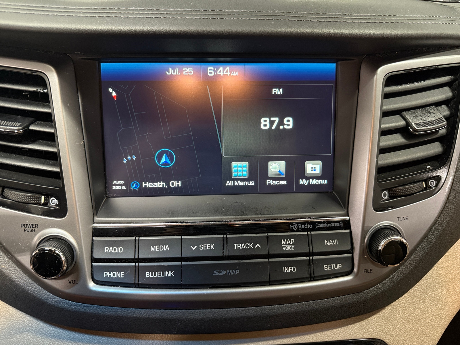 Thumbnail: 2016 Hyundai Tucson - 3