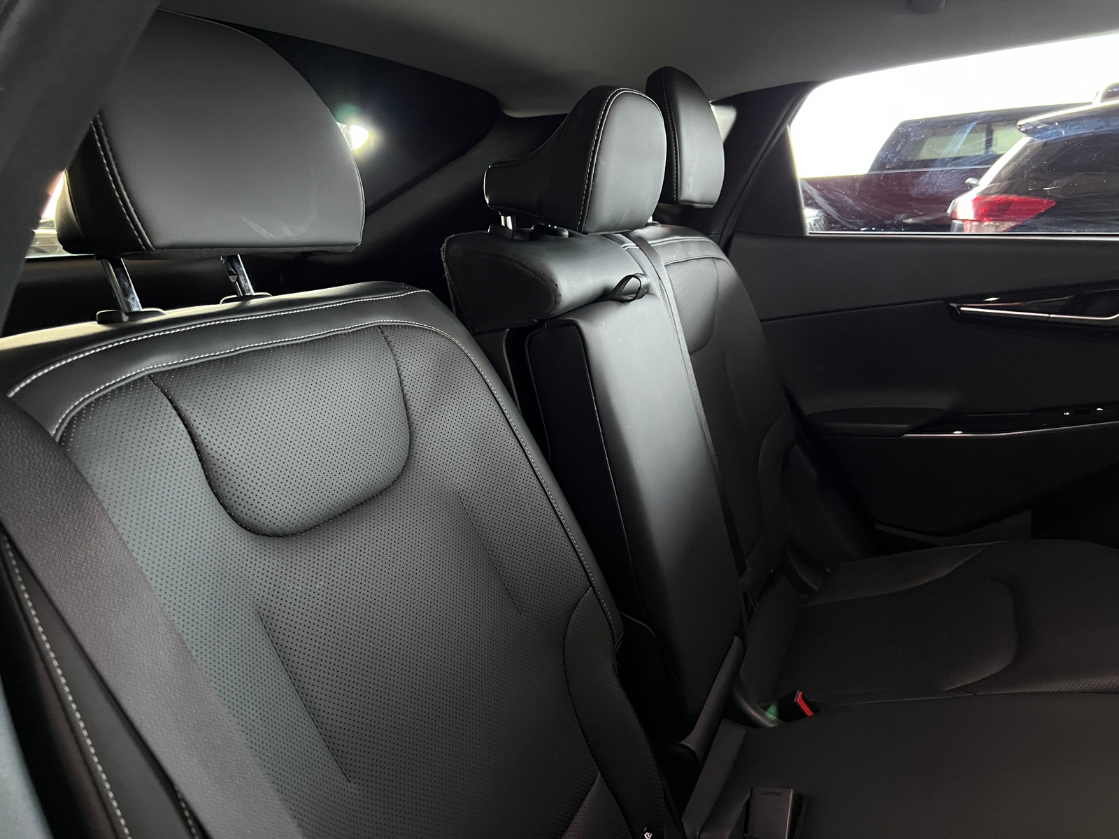 Thumbnail: 2022 Kia EV6 - 5