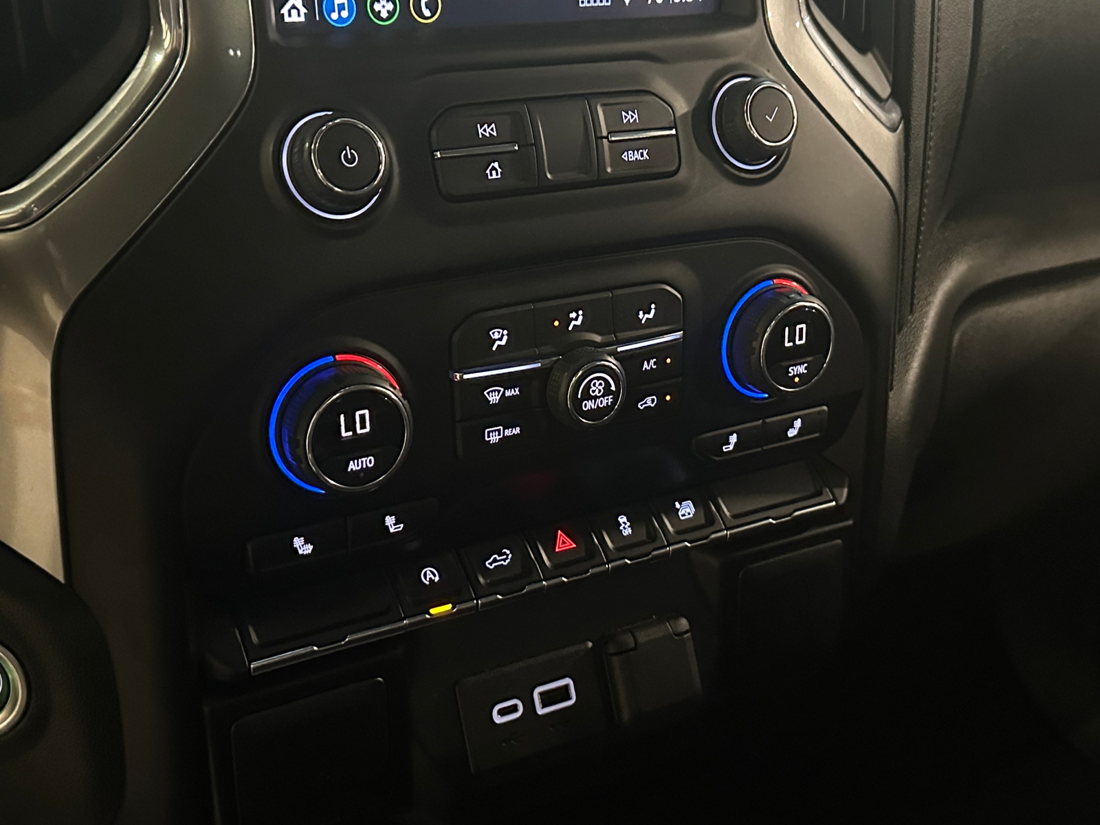 Thumbnail: 2021 Chevrolet Silverado 1500 - 4