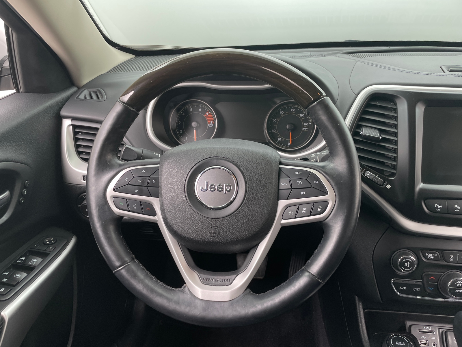 Thumbnail: 2018 Jeep Cherokee - 4