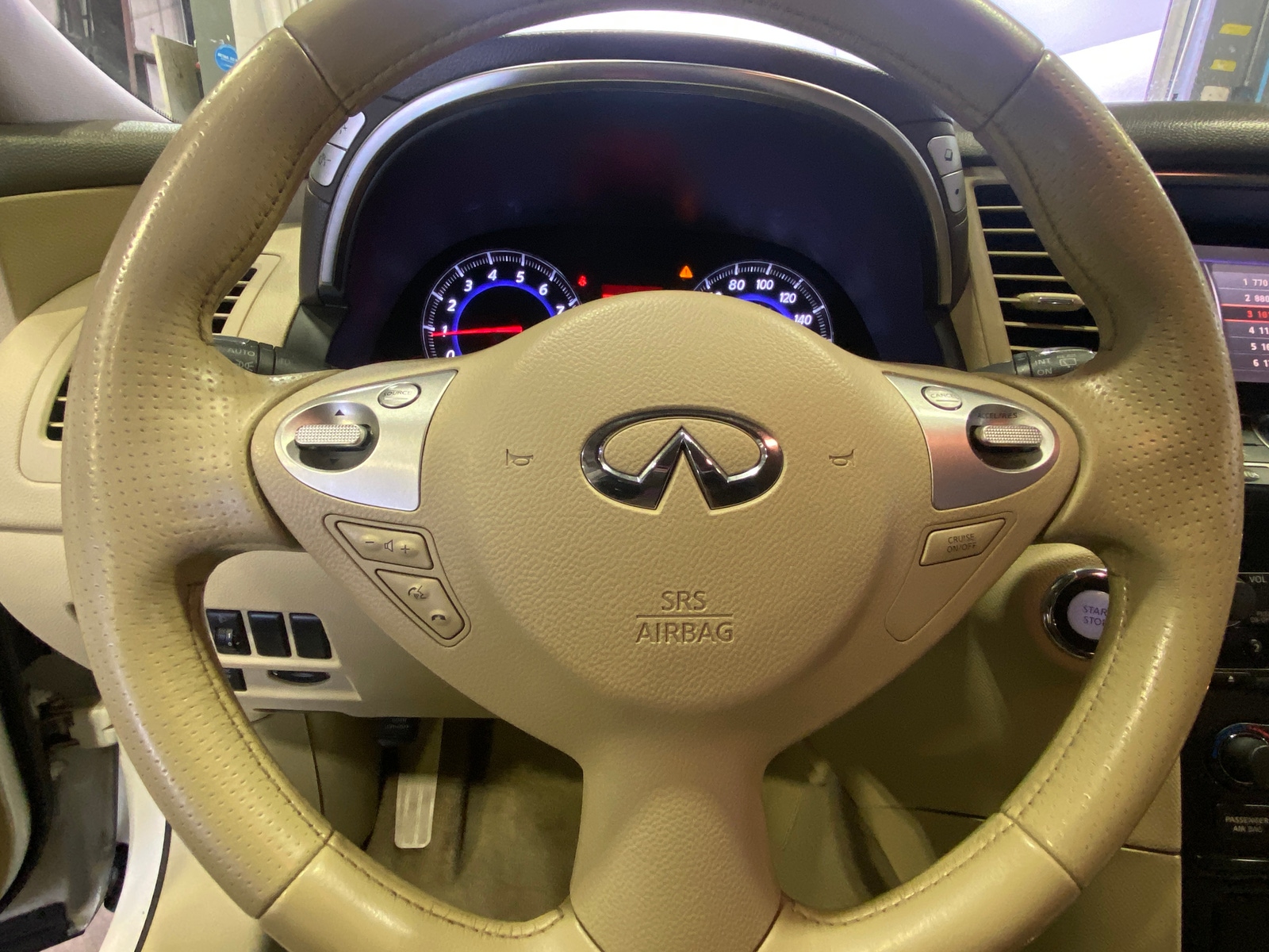 Thumbnail: 2010 INFINITI FX35 - 4