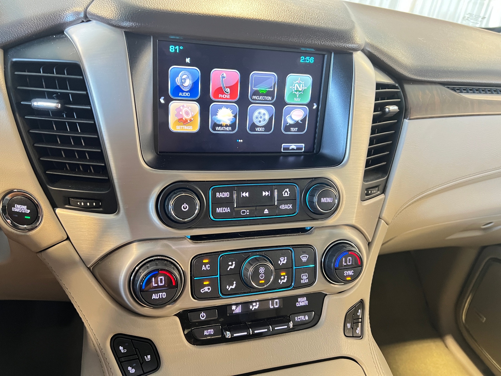 Thumbnail: 2019 GMC Yukon XL - 3