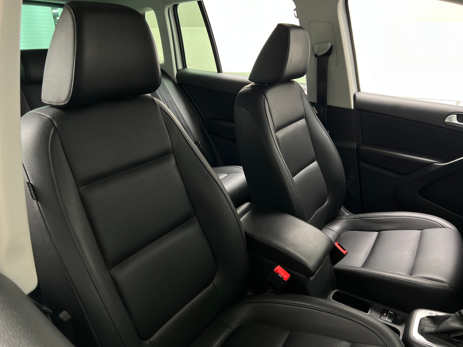 Thumbnail: 2017 Volkswagen Tiguan - 2