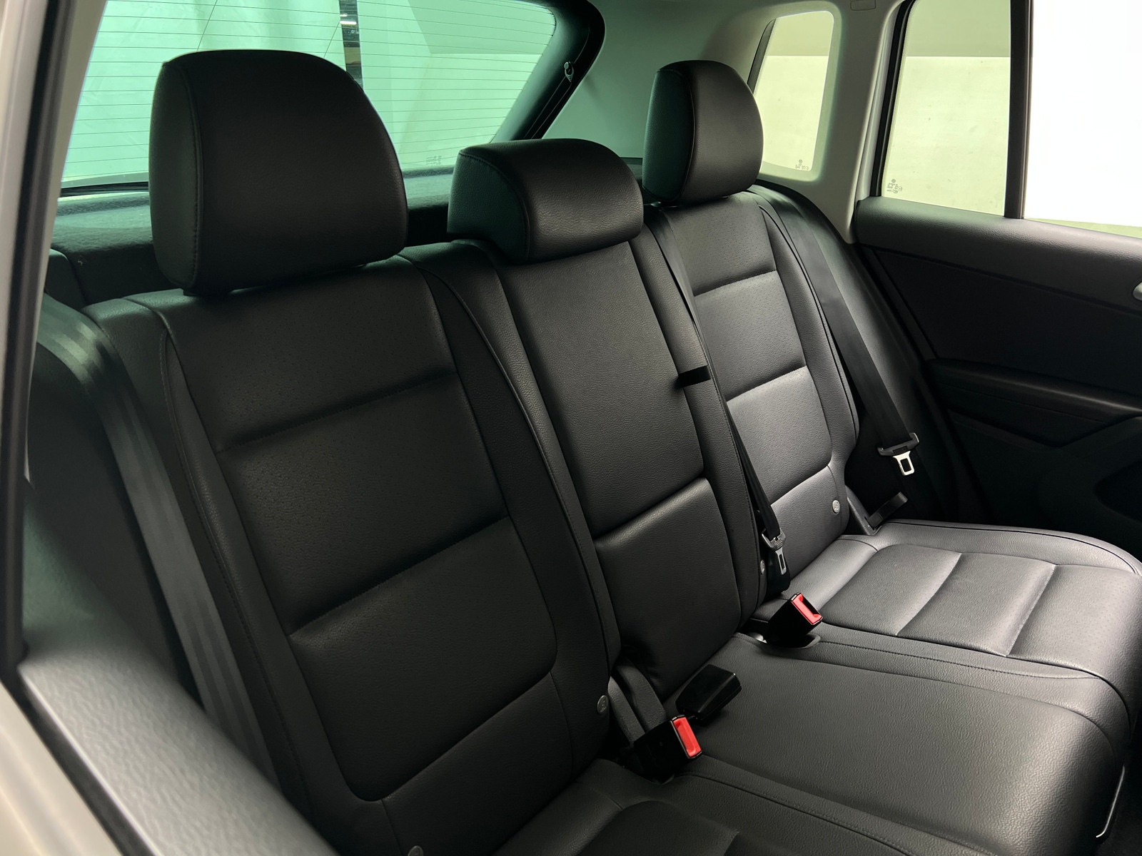 Thumbnail: 2017 Volkswagen Tiguan - 6