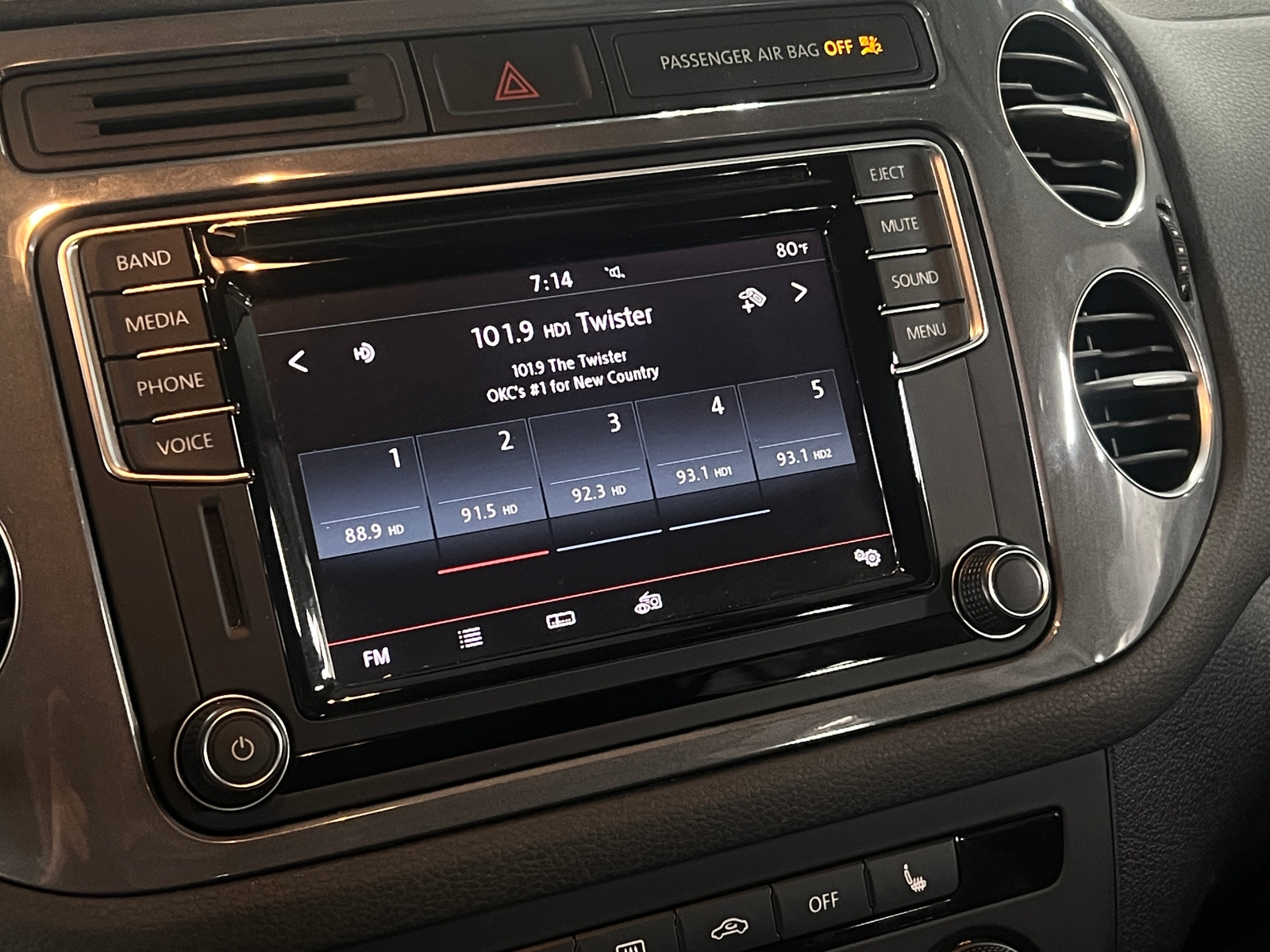 Thumbnail: 2017 Volkswagen Tiguan - 4