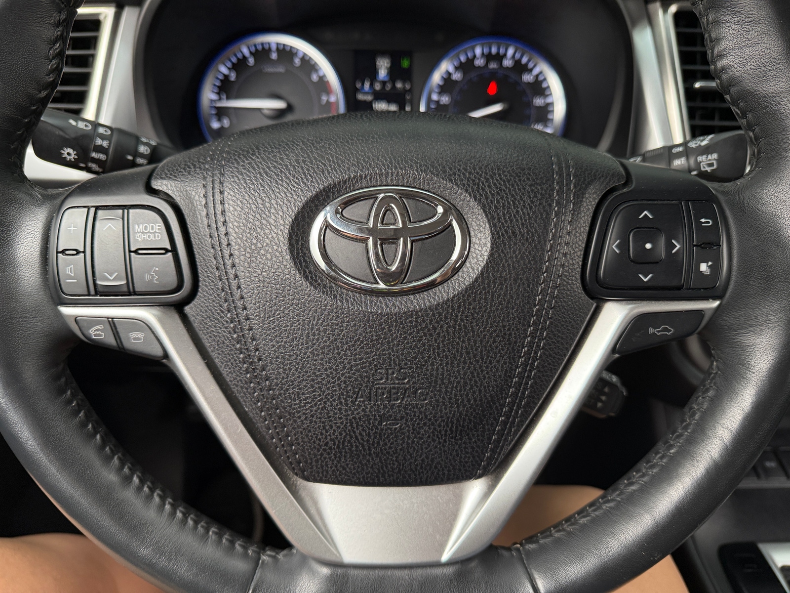 Thumbnail: 2016 Toyota Highlander - 4