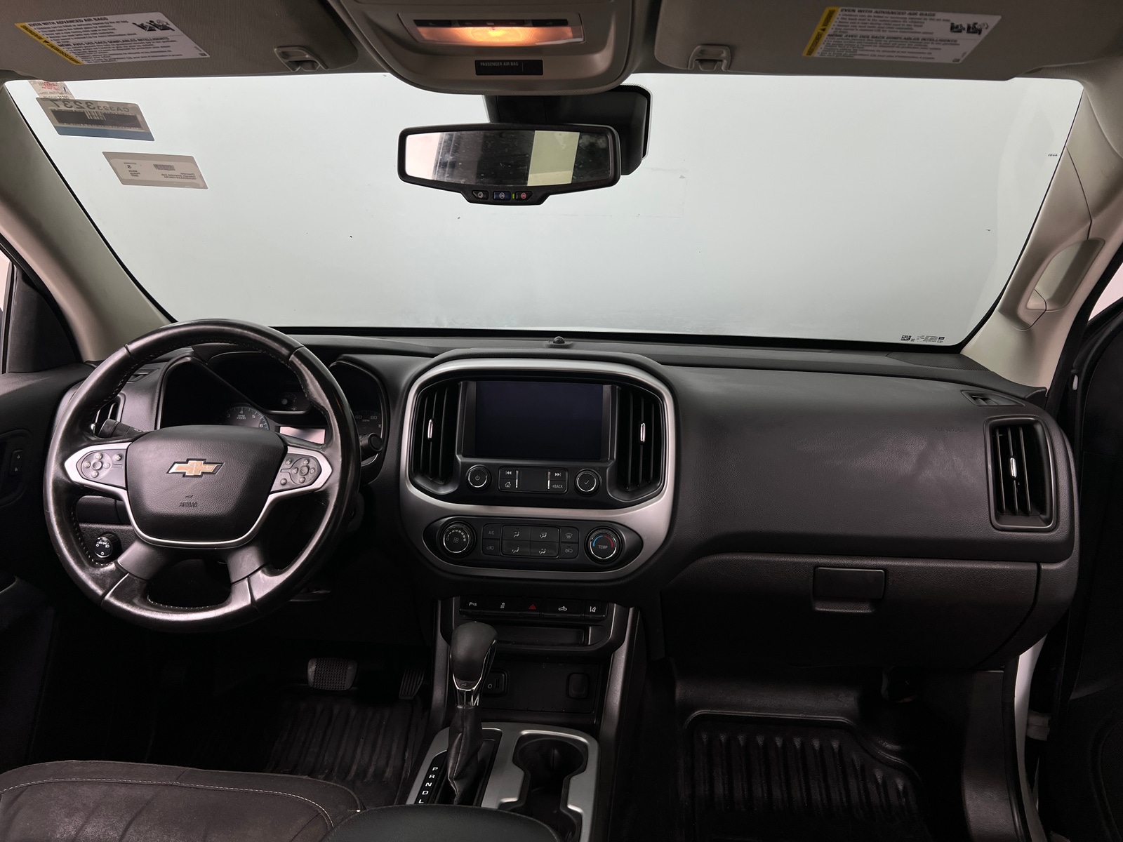 Thumbnail: 2022 Chevrolet Colorado - 3