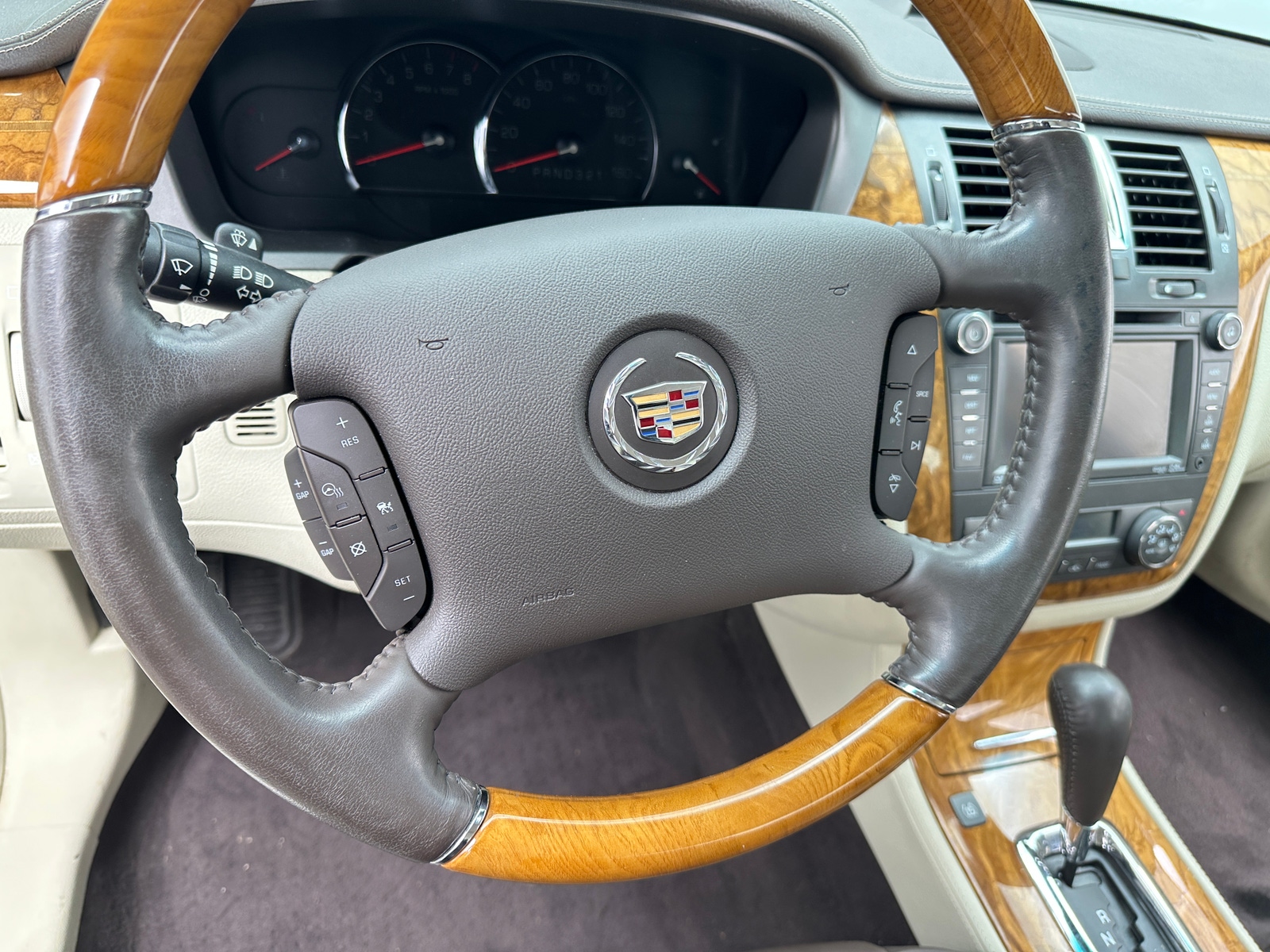 Thumbnail: 2011 Cadillac DTS - 4
