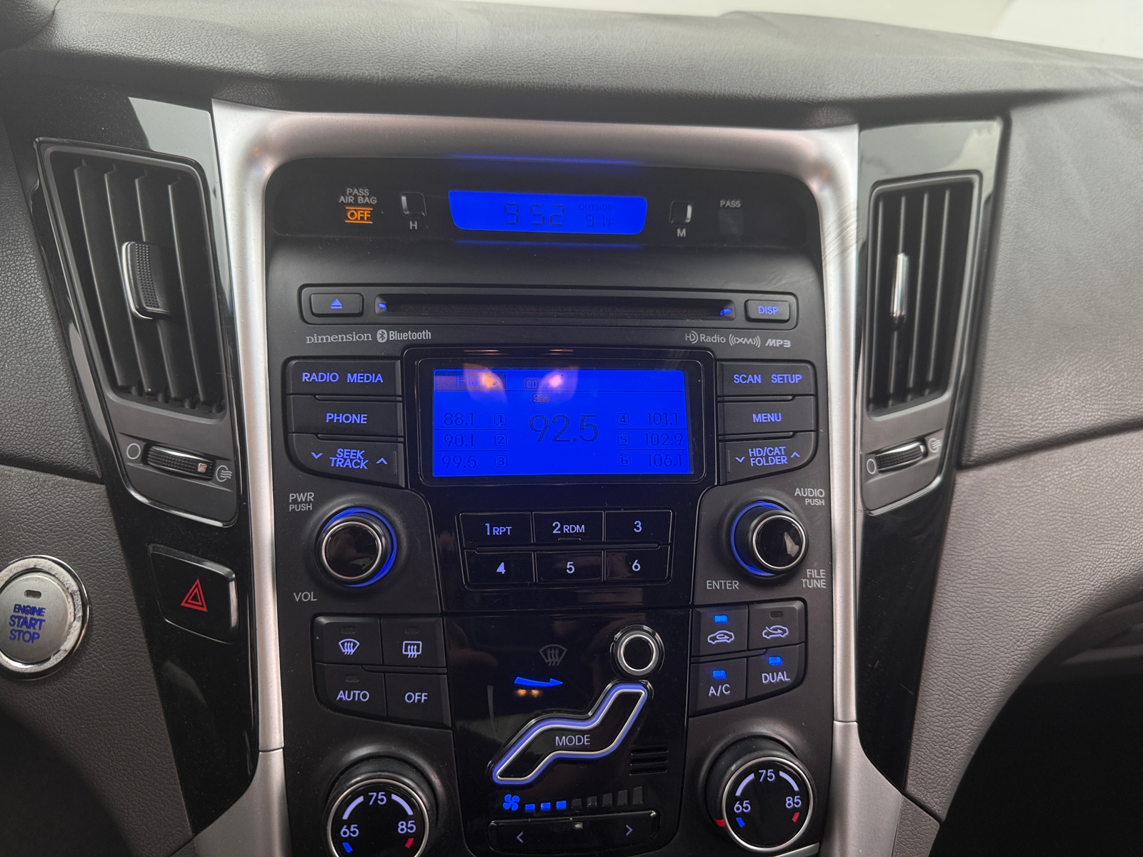Thumbnail: 2012 Hyundai Sonata - 3