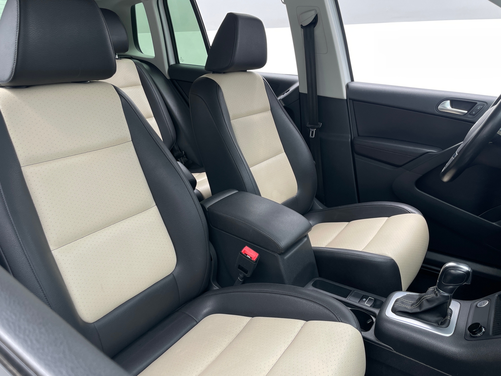 Thumbnail: 2016 Volkswagen Tiguan - 2