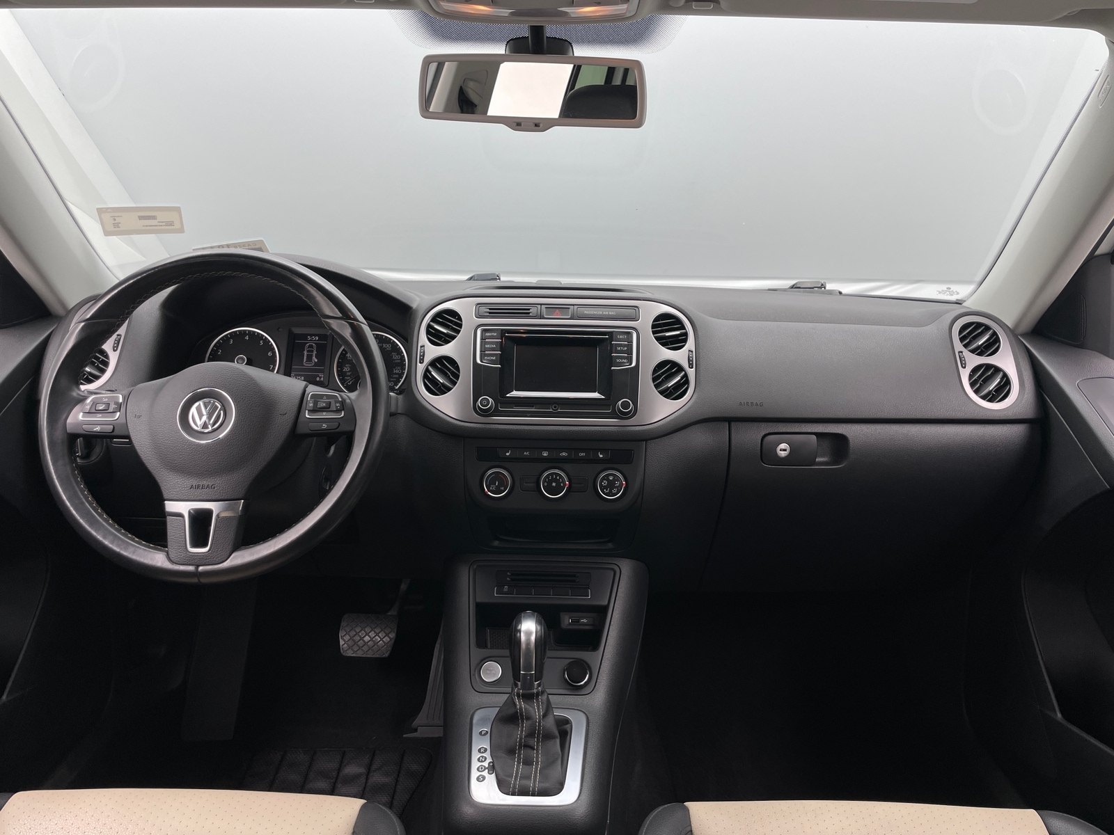 Thumbnail: 2016 Volkswagen Tiguan - 3