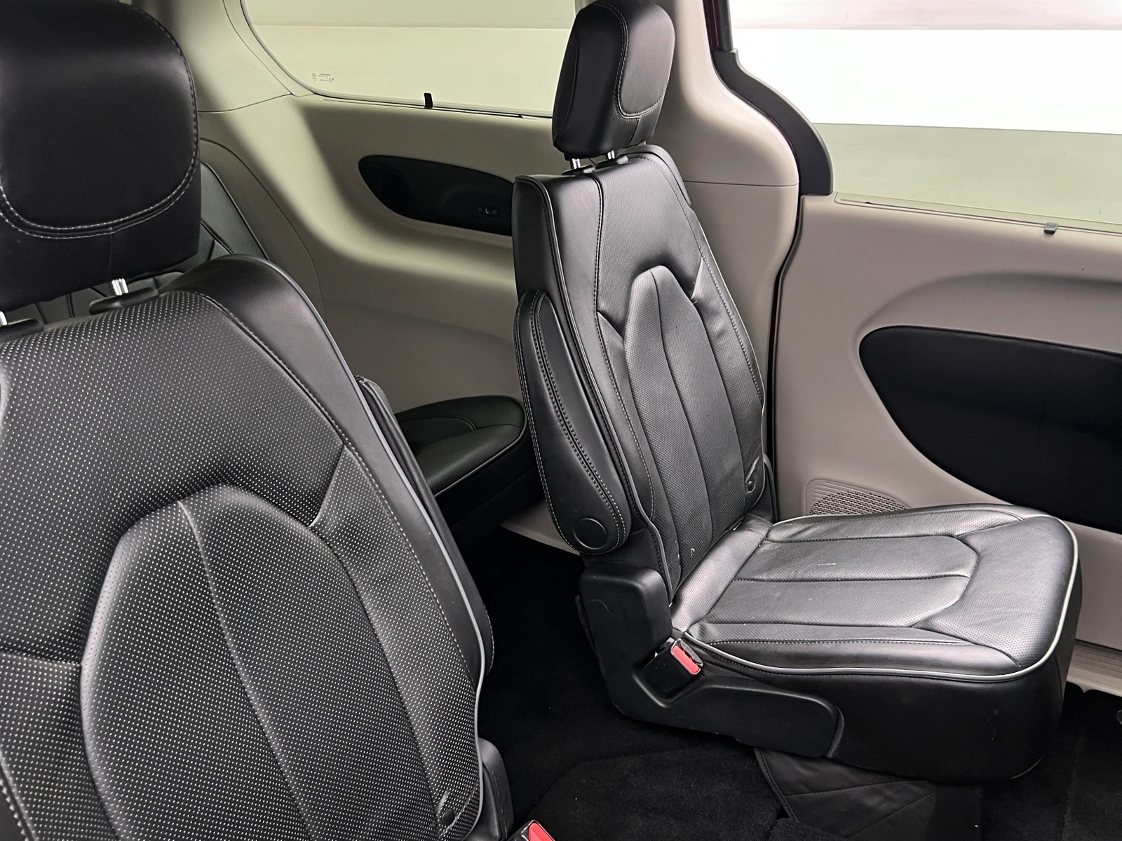 Thumbnail: 2019 Chrysler Pacifica - 5