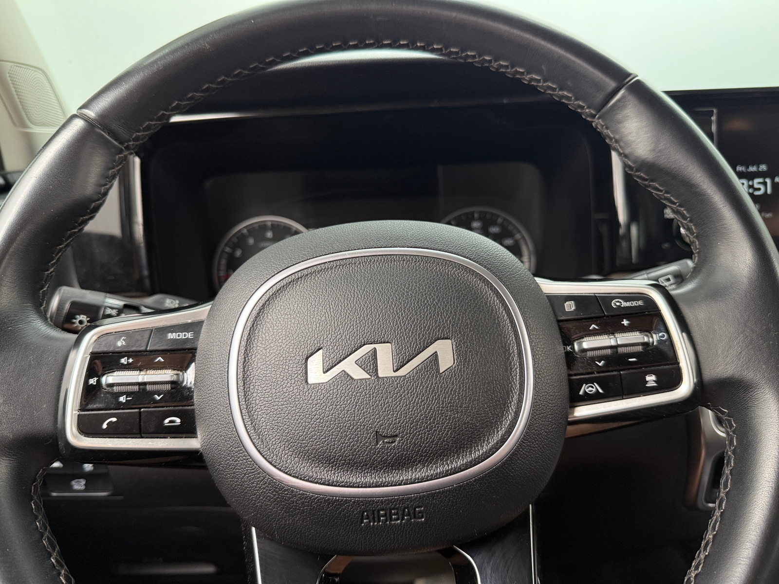 Thumbnail: 2023 Kia Sorento - 4
