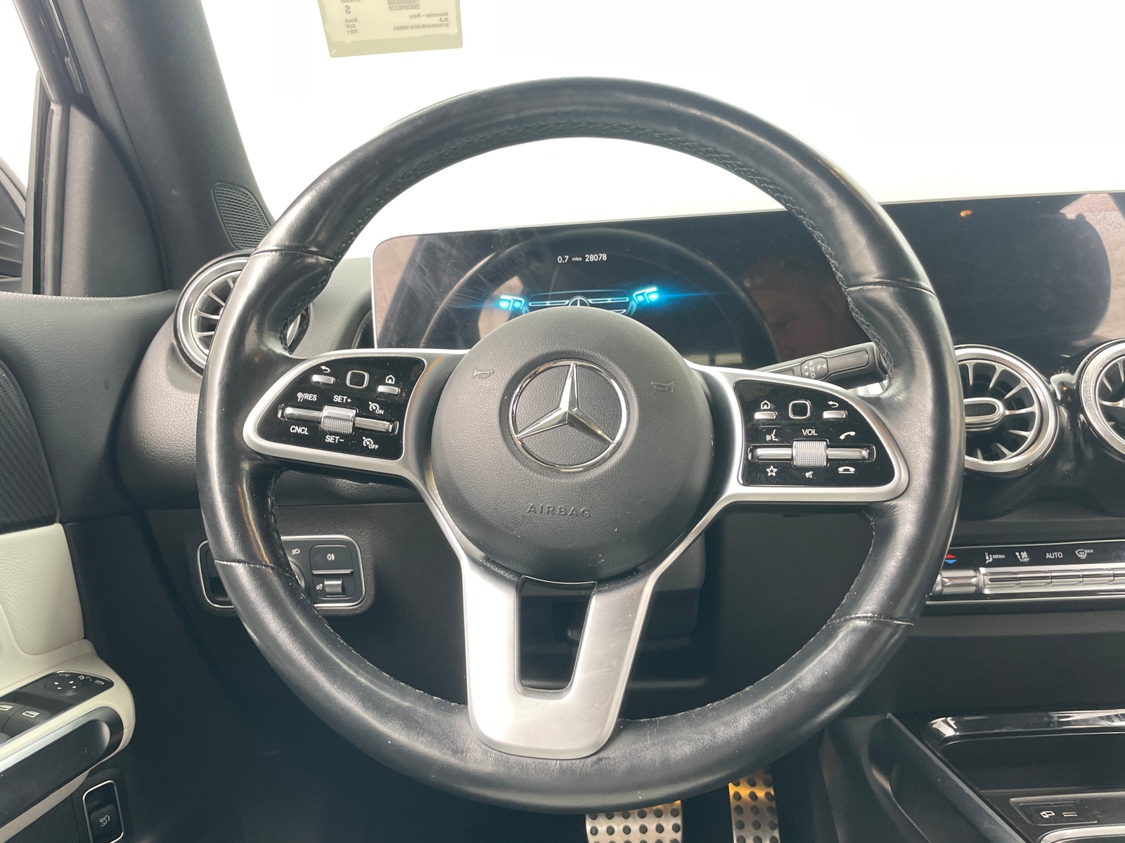 Thumbnail: 2021 Mercedes-Benz GLB - 4
