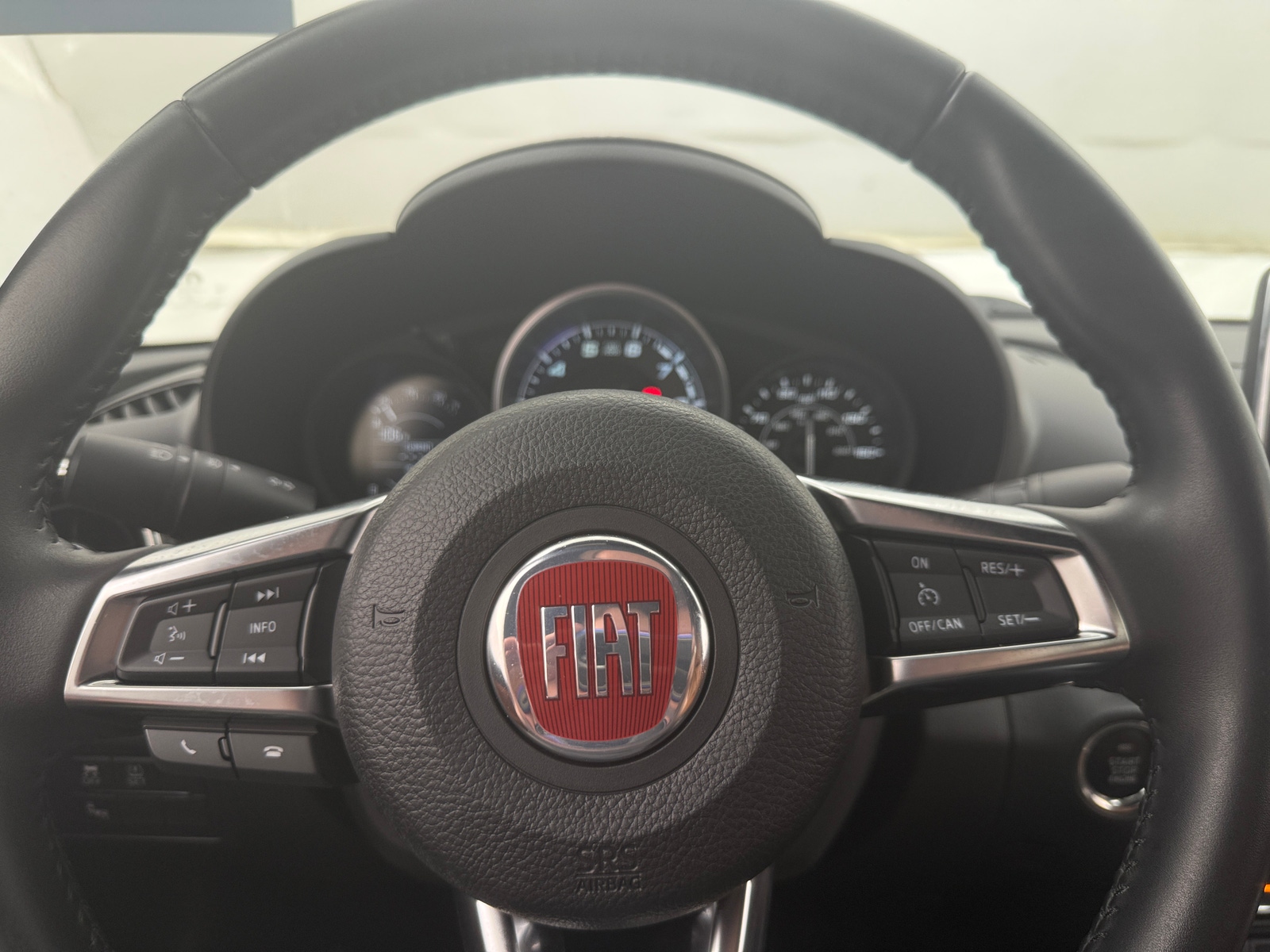 Thumbnail: 2017 Fiat 124 Spider - 4