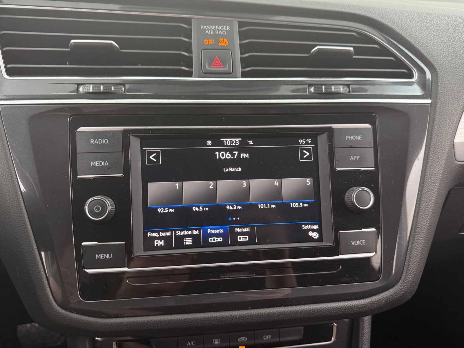 Thumbnail: 2020 Volkswagen Tiguan - 4