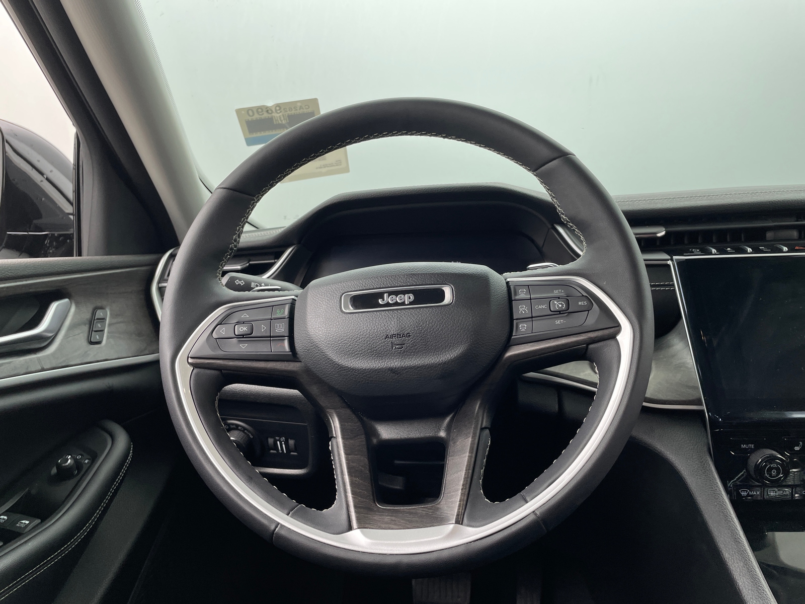 Thumbnail: 2023 Jeep Grand Cherokee L - 4