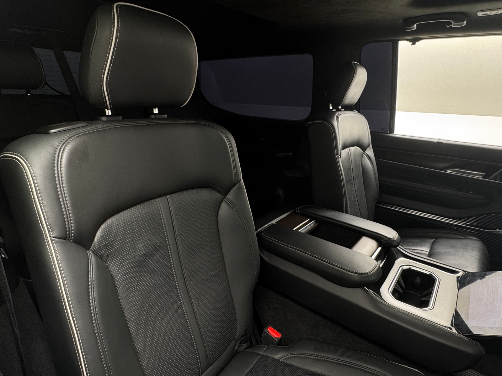 Thumbnail: 2022 Jeep Grand Wagoneer - 5