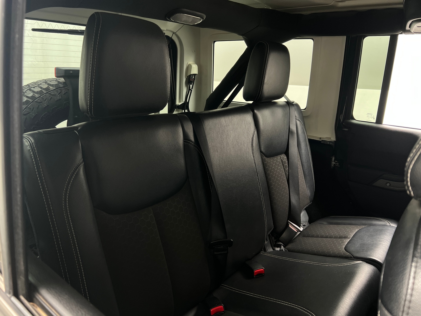 Thumbnail: 2016 Jeep Wrangler - 6