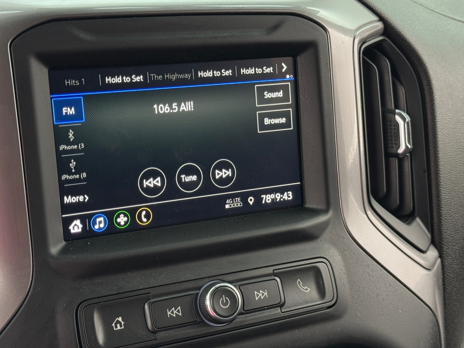 Thumbnail: 2022 Chevrolet Silverado 1500 - 4