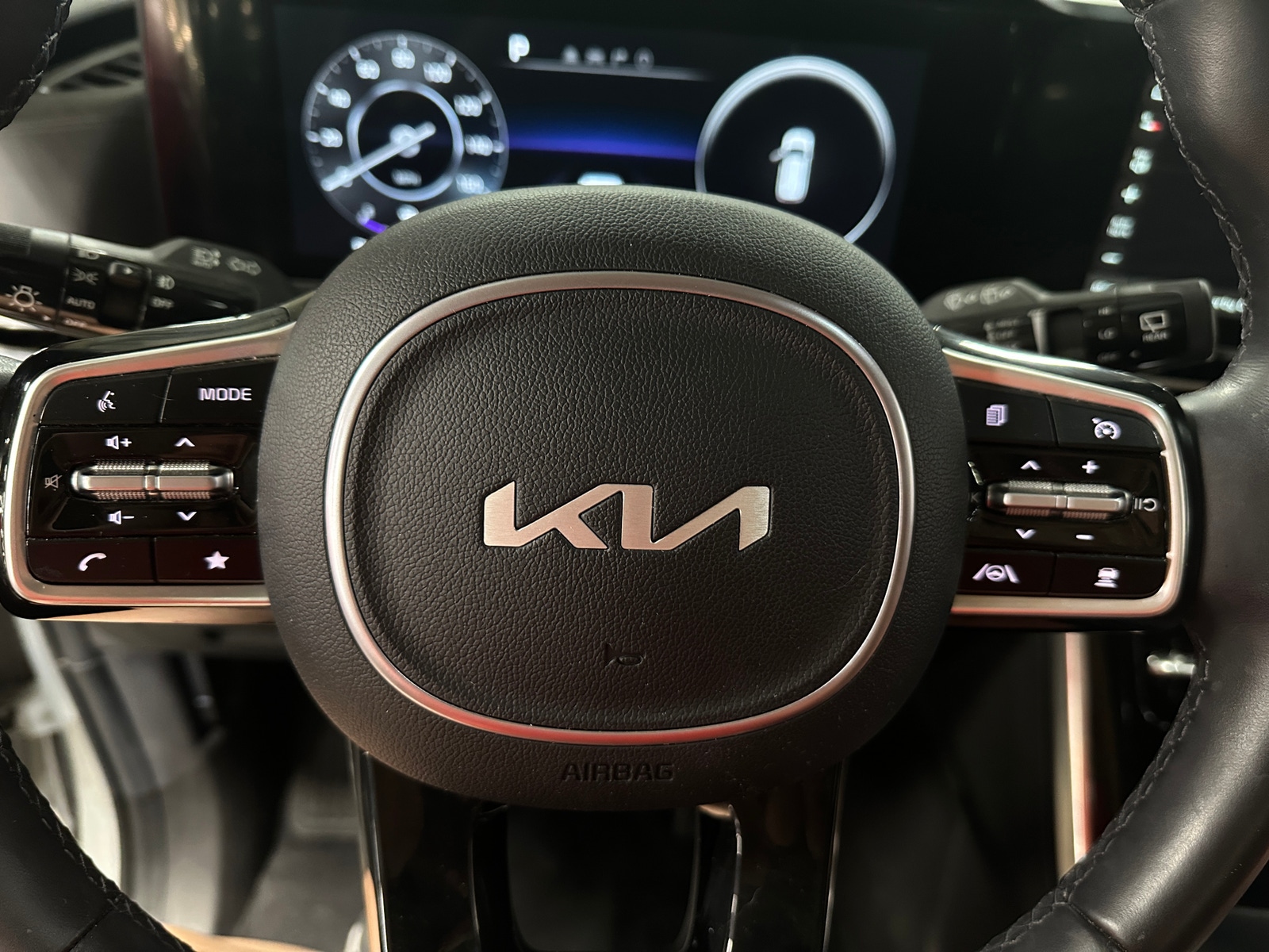 Thumbnail: 2023 Kia Carnival - 4