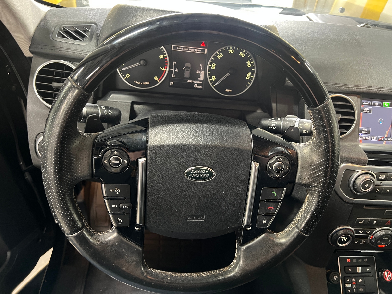 Thumbnail: 2016 Land Rover LR4 - 4