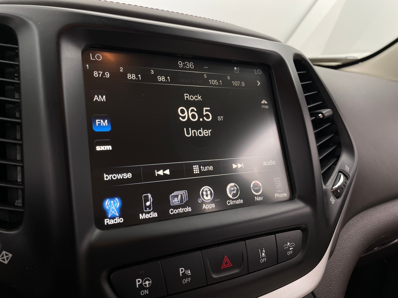 Thumbnail: 2018 Jeep Cherokee - 4
