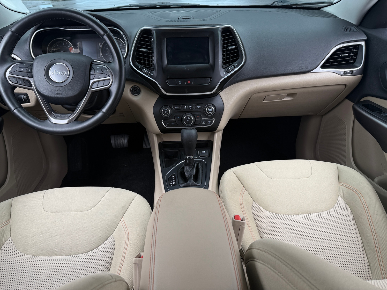 Thumbnail: 2019 Jeep Cherokee - 3