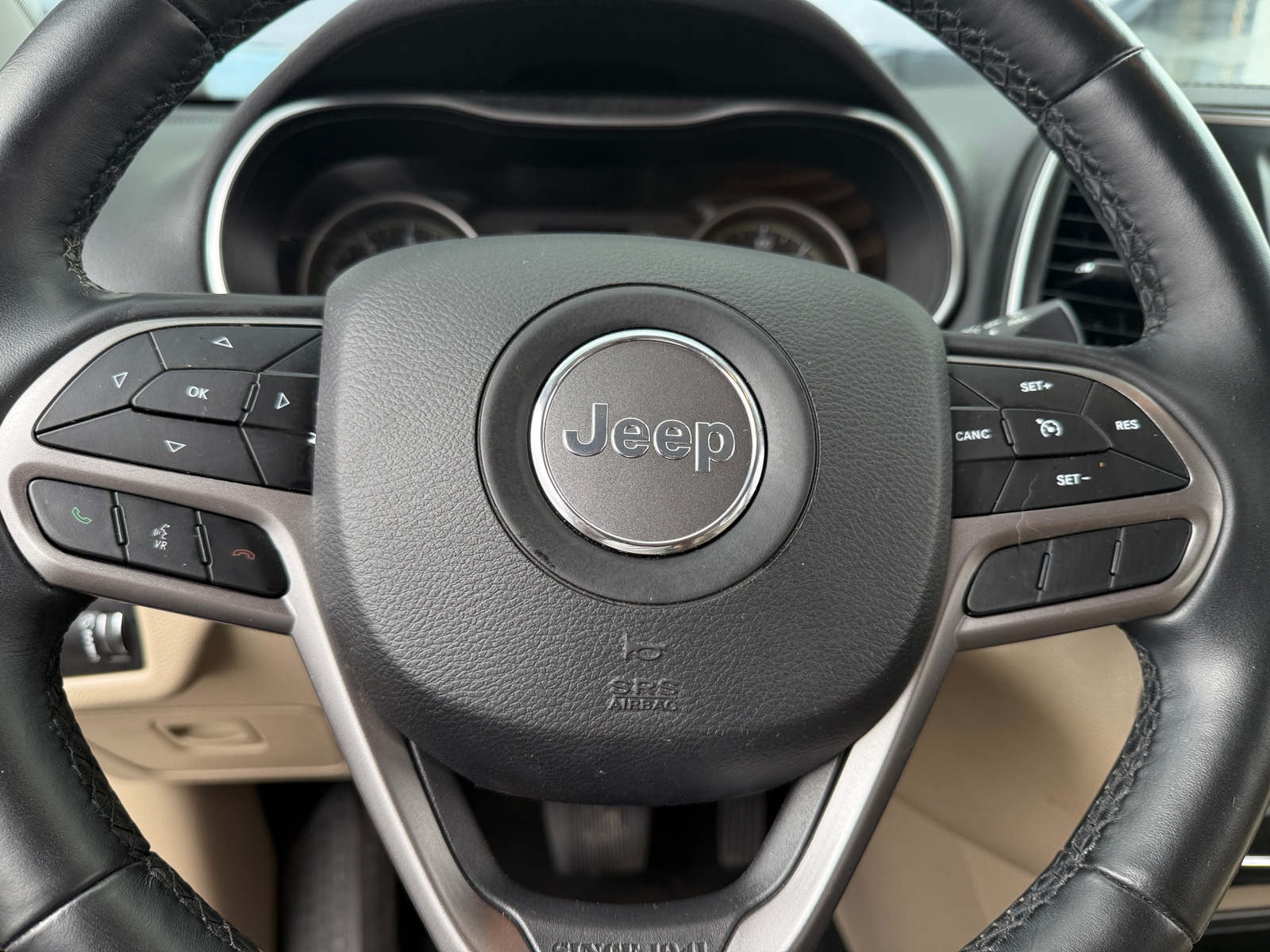 Thumbnail: 2019 Jeep Cherokee - 5