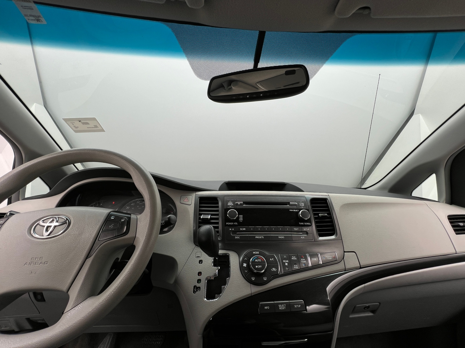 Thumbnail: 2014 Toyota Sienna - 3