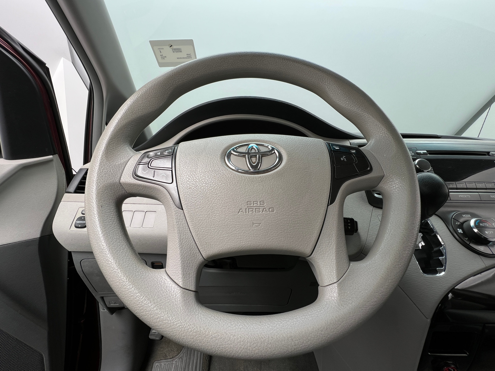 Thumbnail: 2014 Toyota Sienna - 5