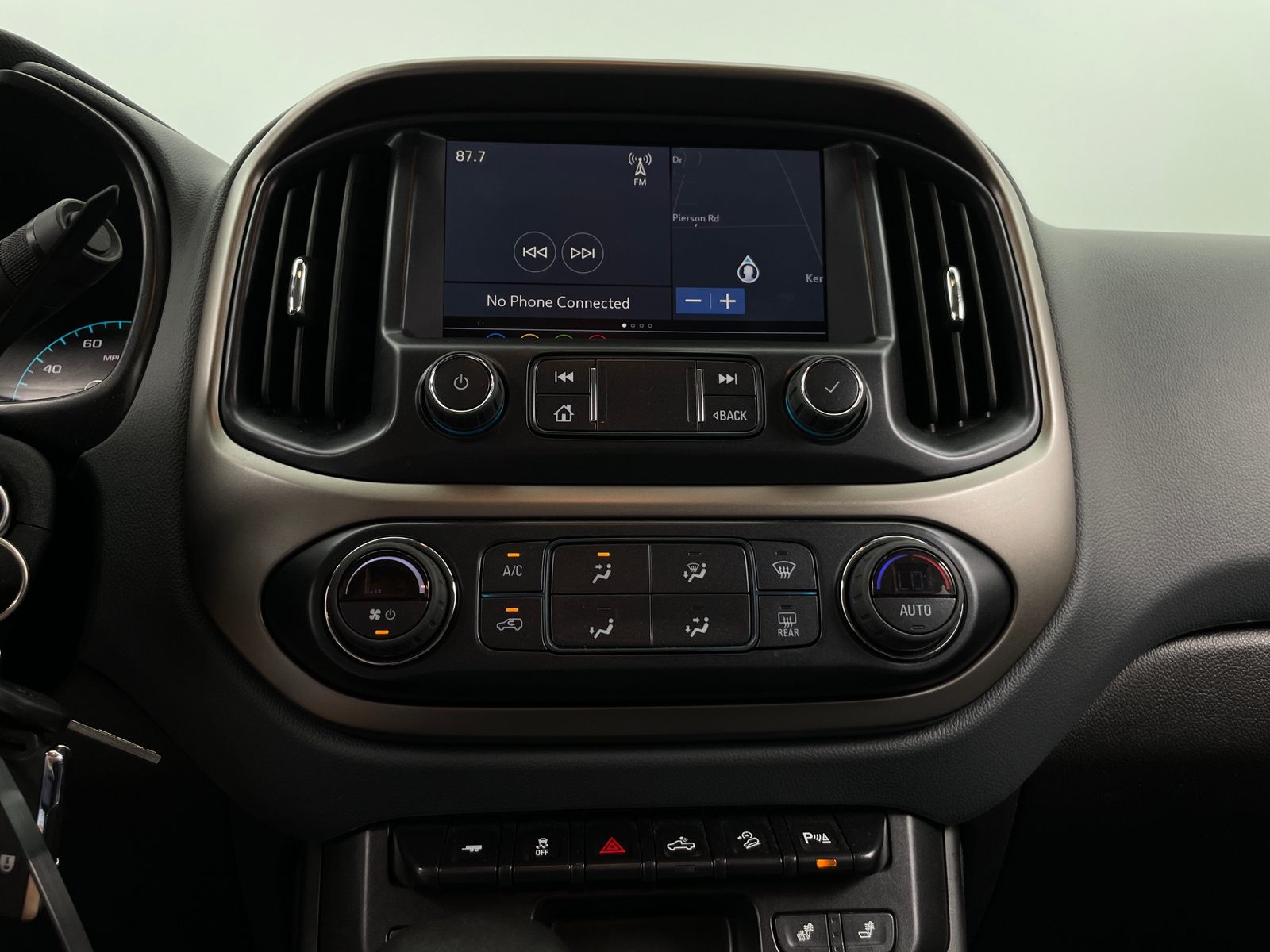 Thumbnail: 2022 Chevrolet Colorado - 3