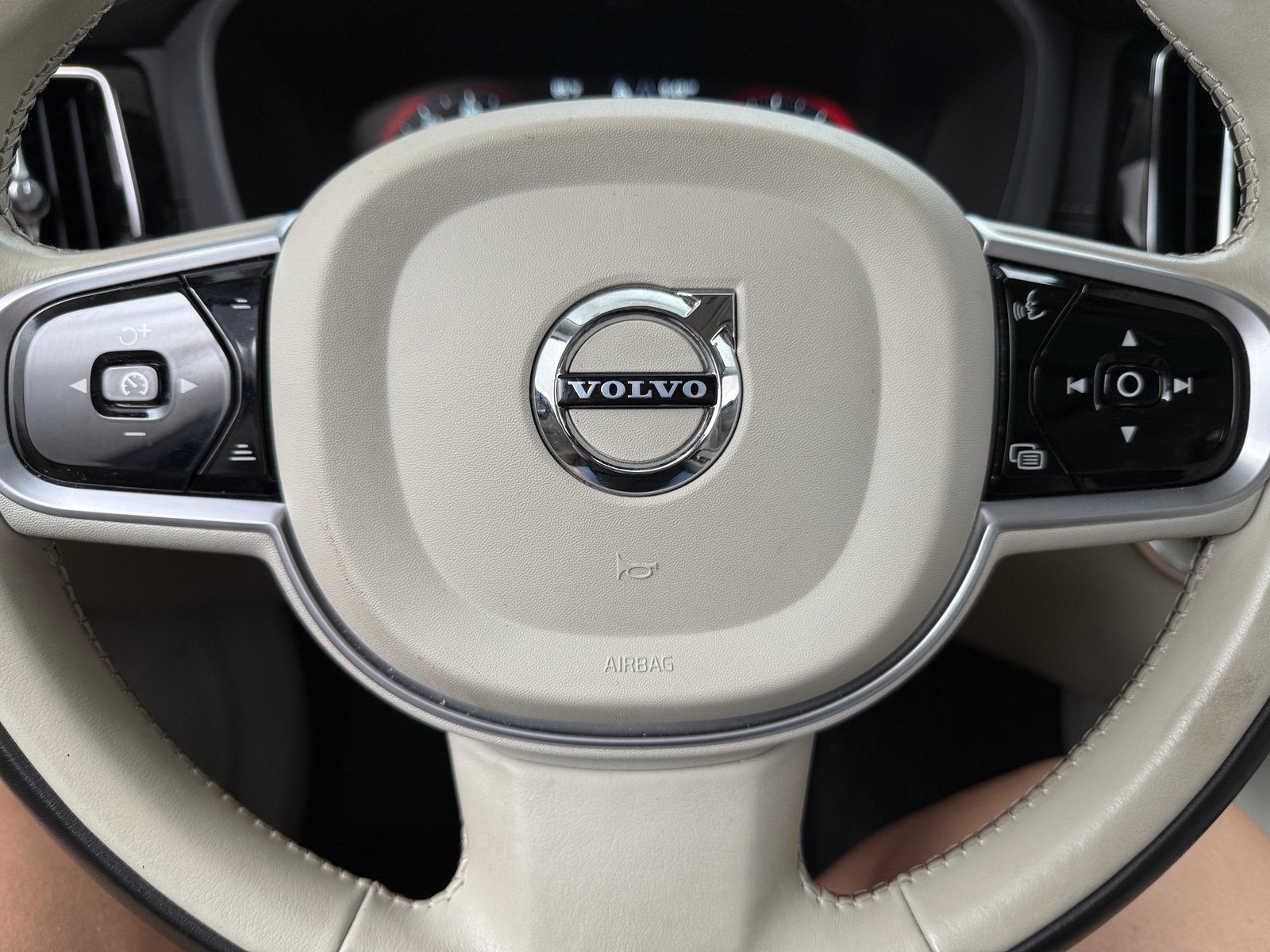 Thumbnail: 2021 Volvo XC60 - 4