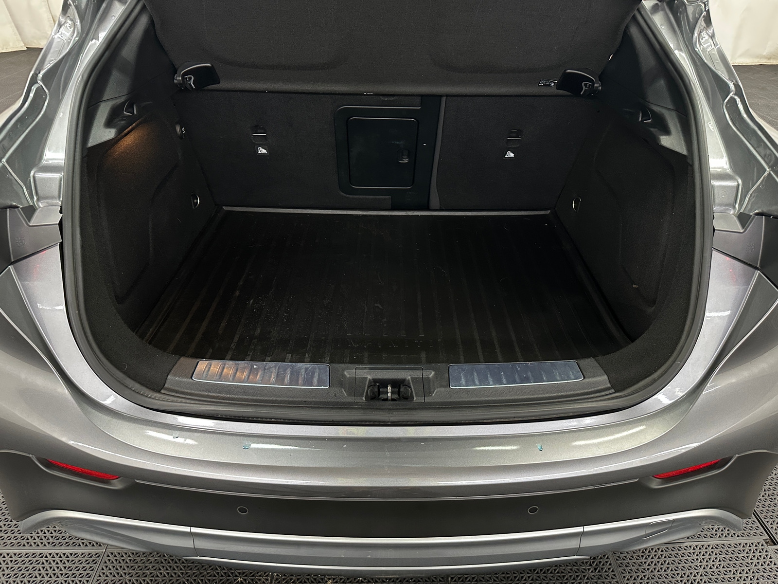 Thumbnail: 2018 INFINITI QX30 - 6
