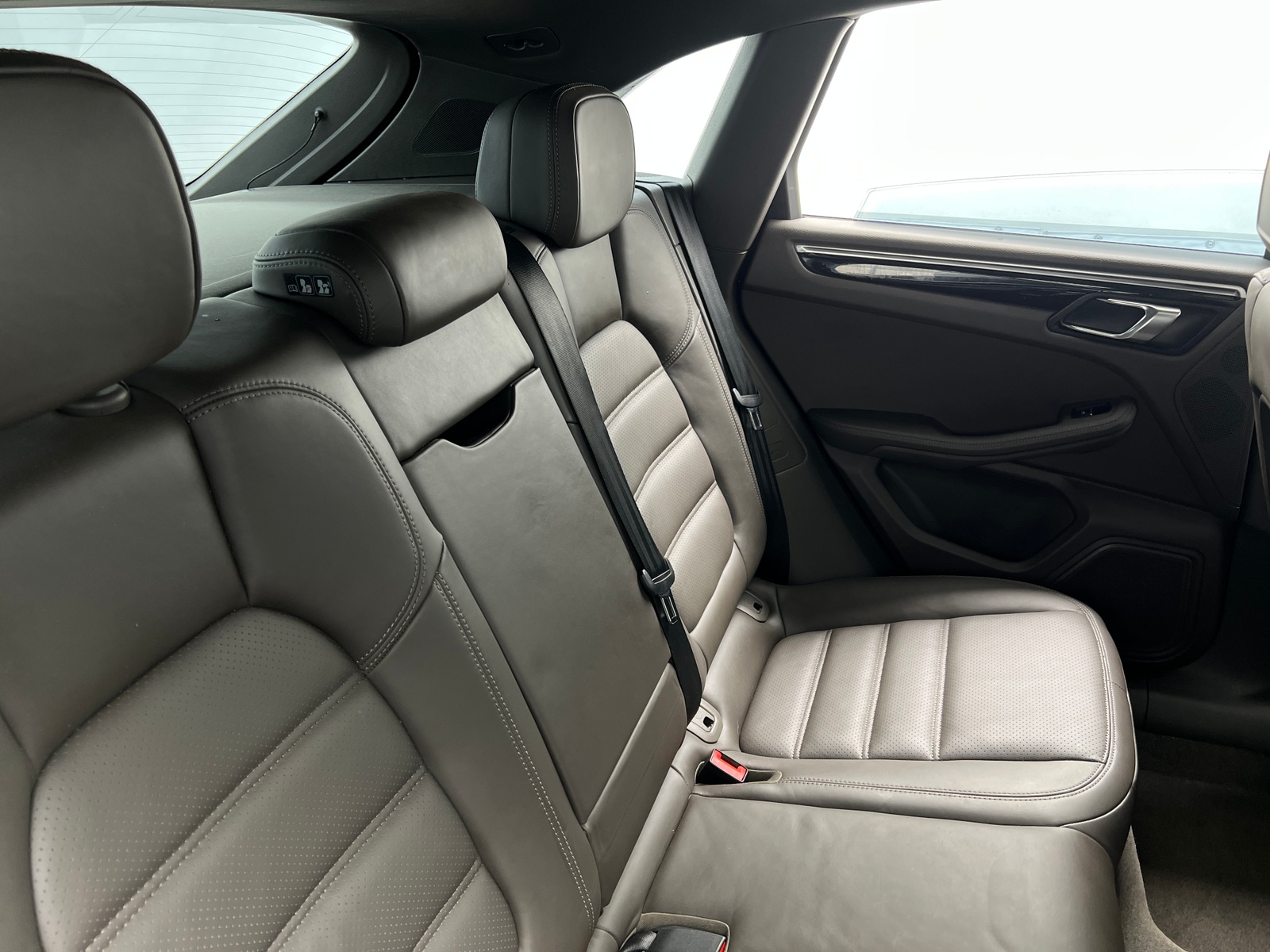 Thumbnail: 2016 Porsche Macan - 5