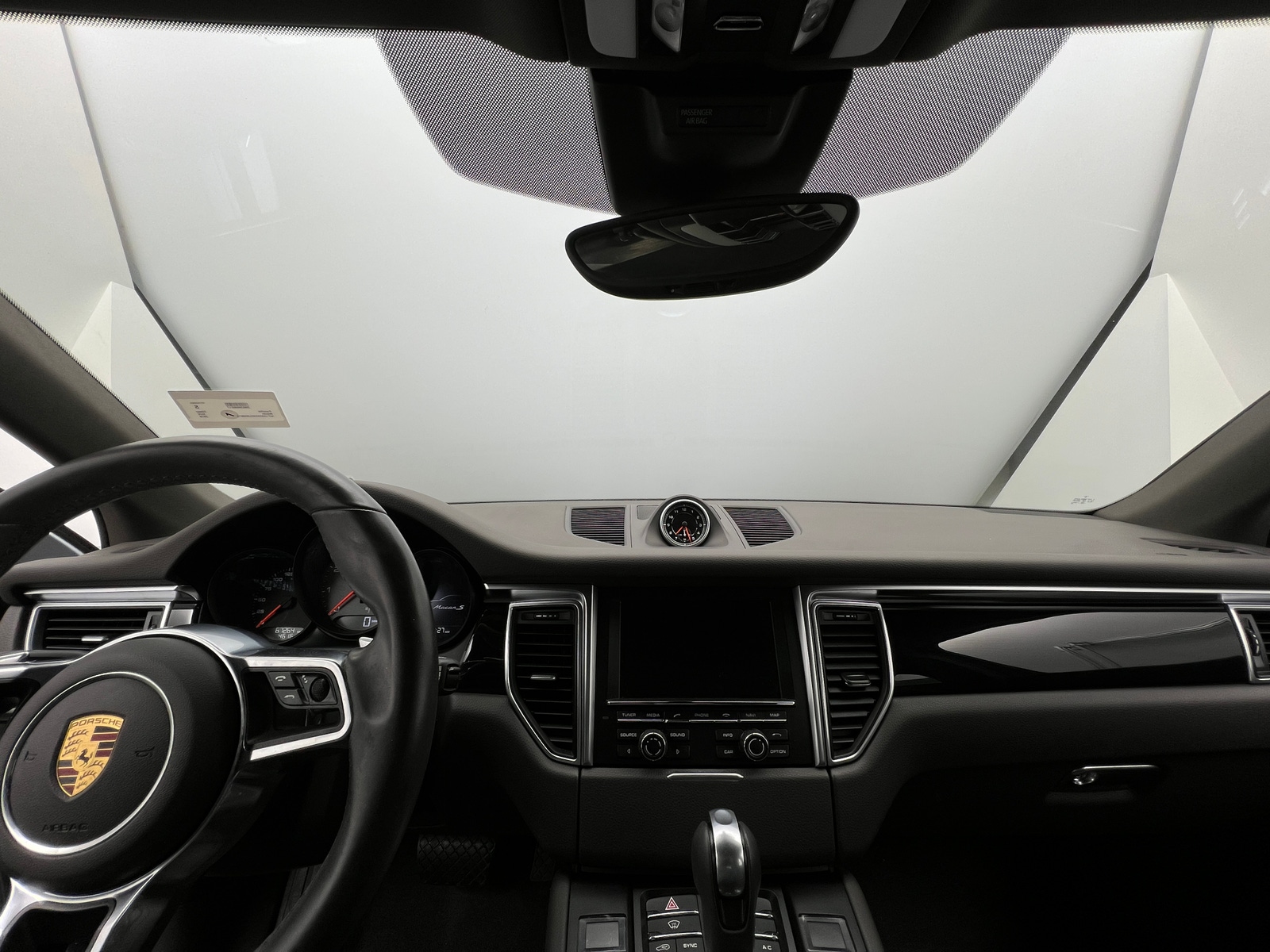 Thumbnail: 2016 Porsche Macan - 2