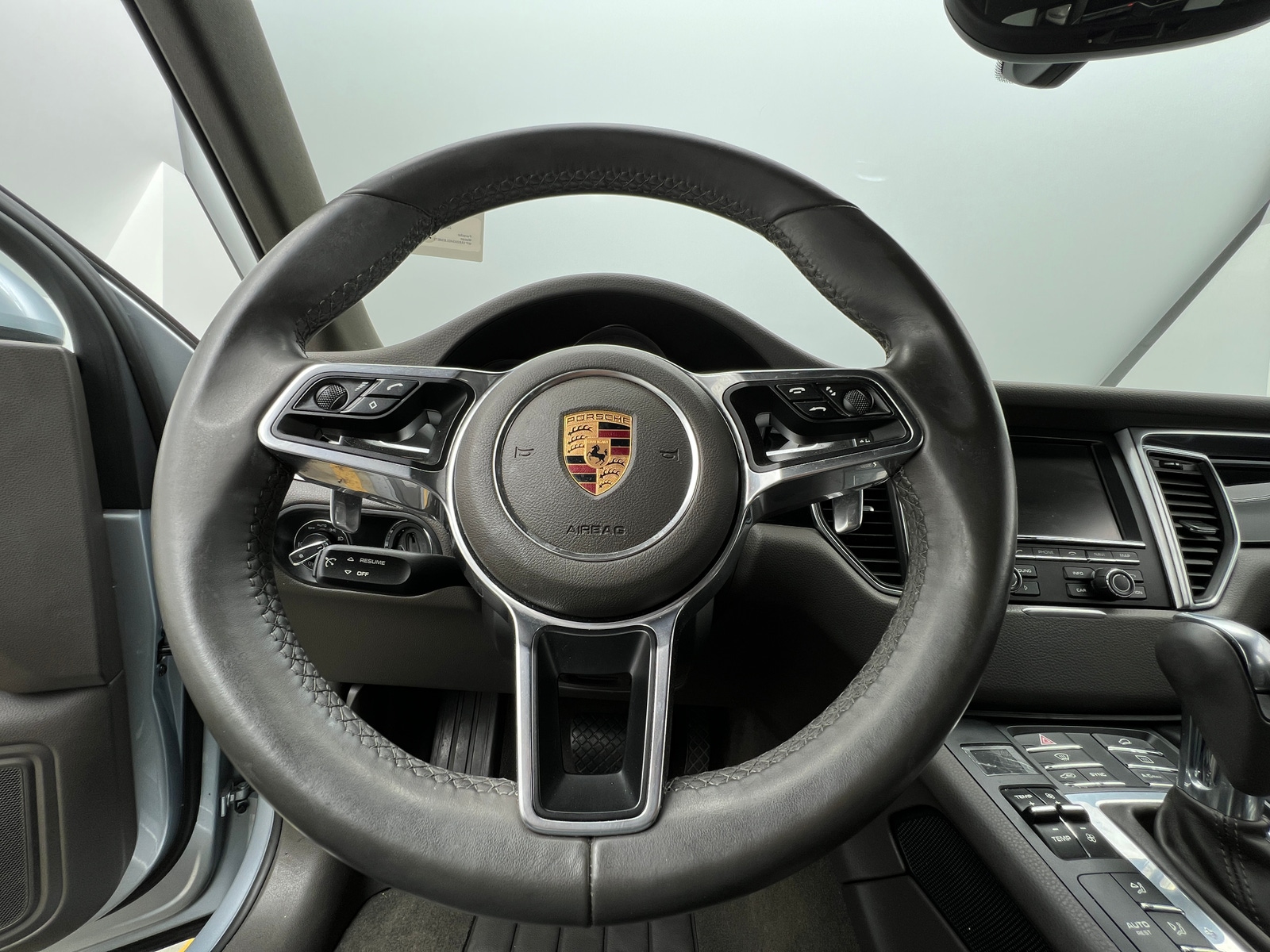 Thumbnail: 2016 Porsche Macan - 4