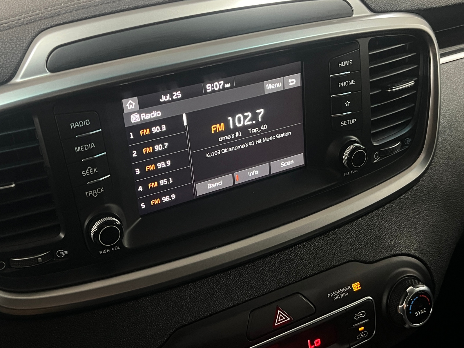 Thumbnail: 2020 Kia Sorento - 4