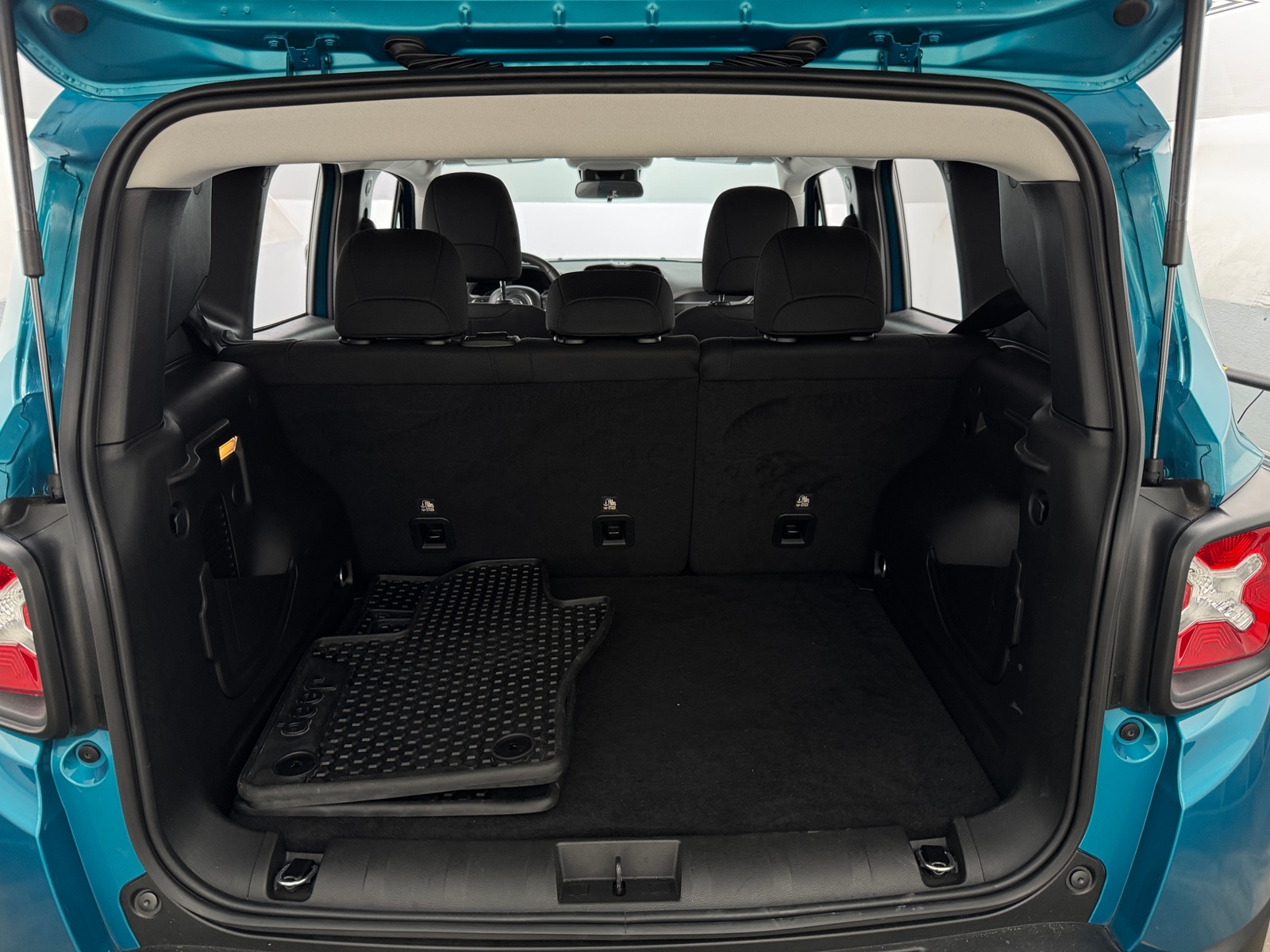 Thumbnail: 2022 Jeep Renegade - 7
