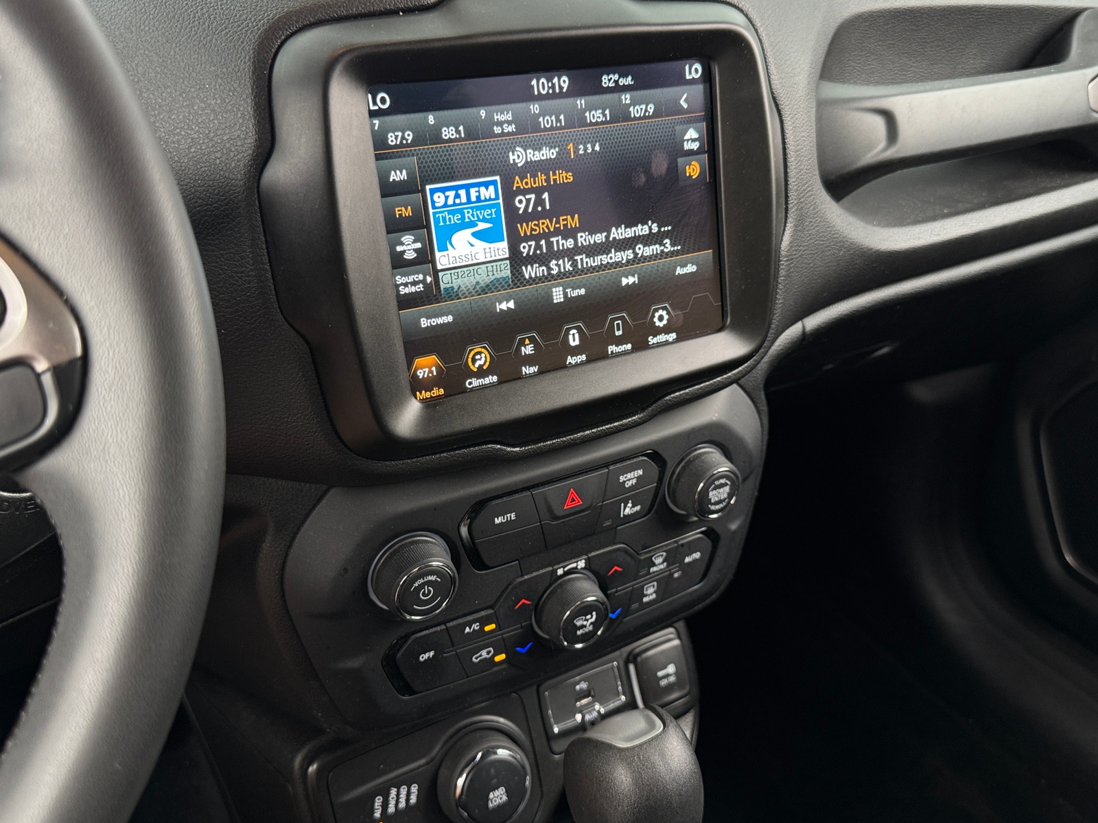 Thumbnail: 2022 Jeep Renegade - 4