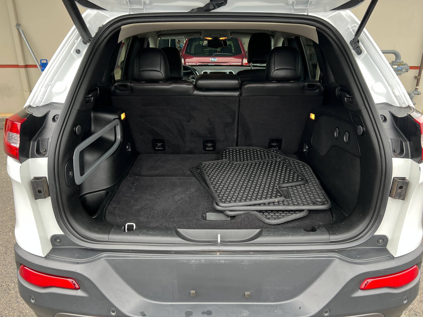 Thumbnail: 2018 Jeep Cherokee - 6