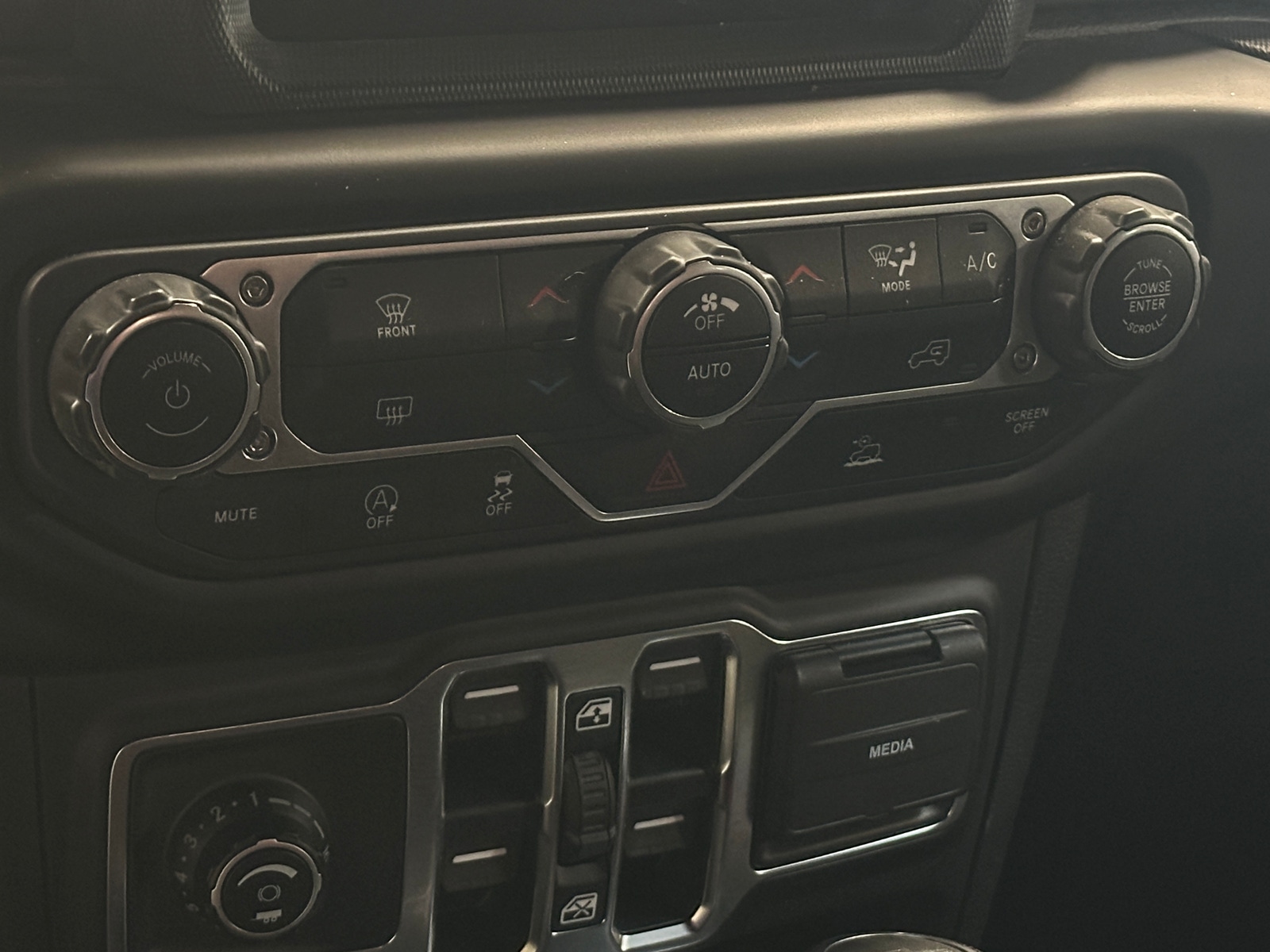 Thumbnail: 2022 Jeep Gladiator - 4