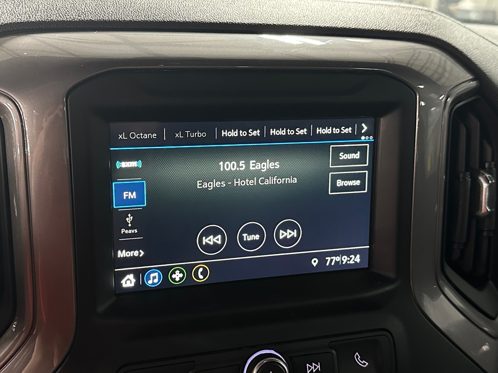 Thumbnail: 2019 Chevrolet Silverado 1500 - 4